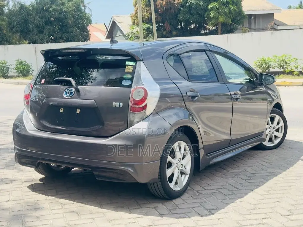 Toyota Aqua 2014 Gray