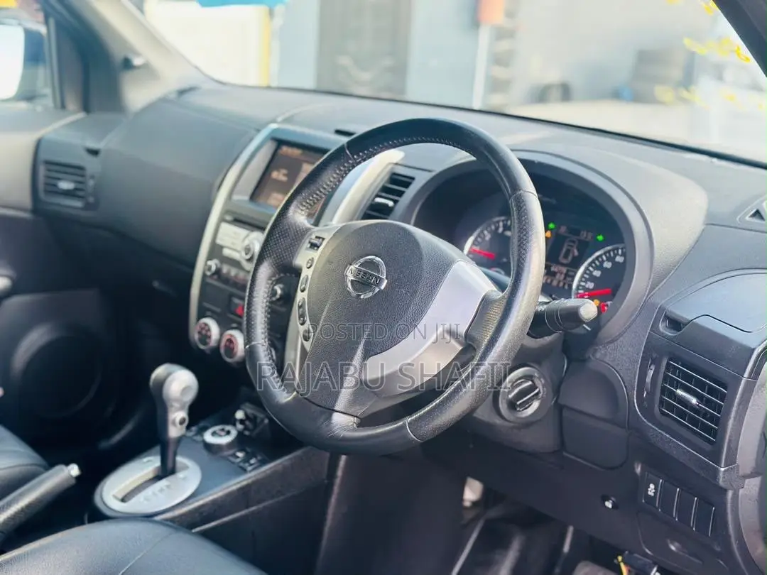 Nissan X-Trail 2.0 Petrol XE 2011 Black