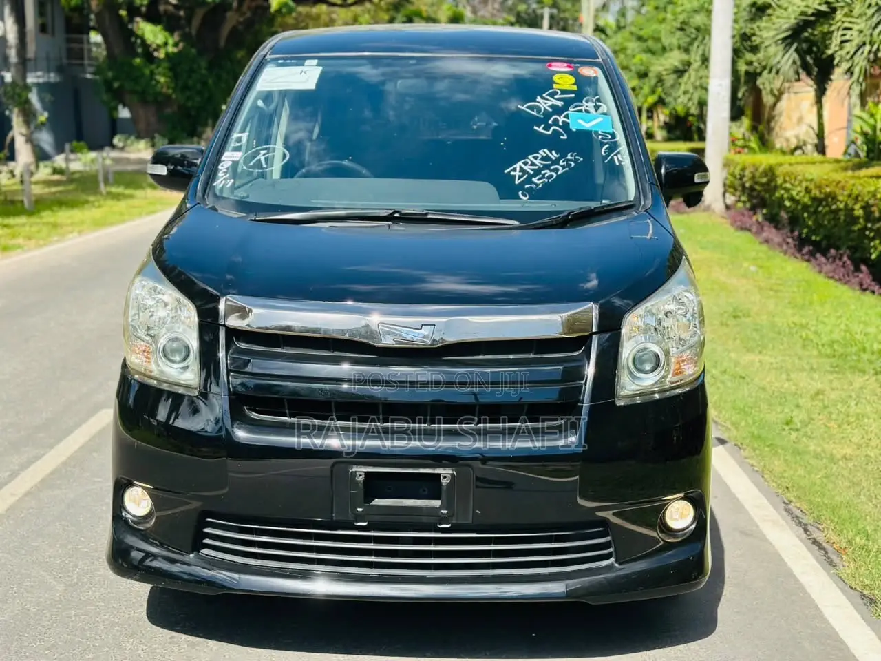 Toyota Noah 2.0 143hp FWD (7 Seater) 2009 Black