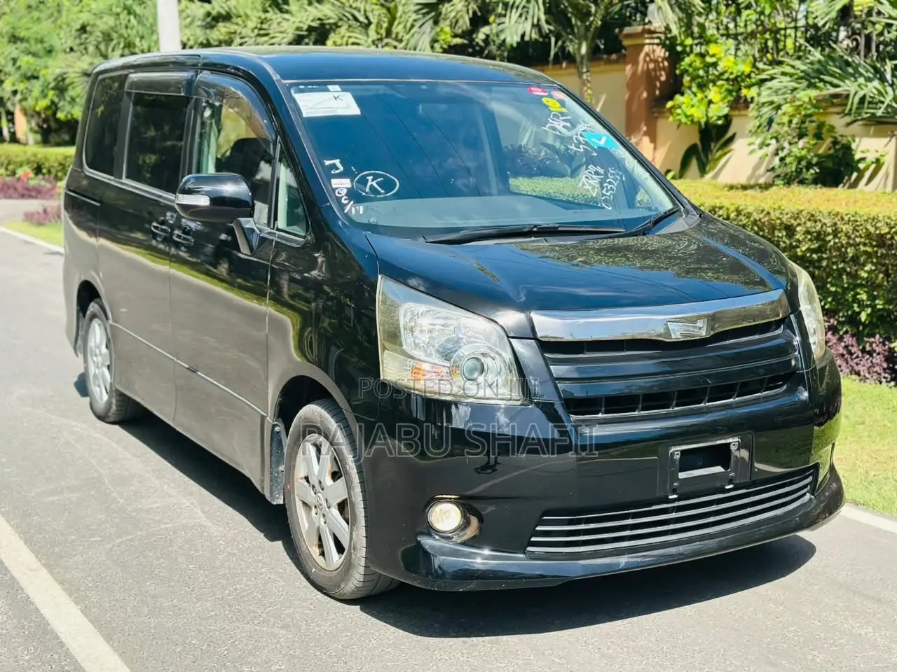 Toyota Noah 2.0 143hp FWD (7 Seater) 2009 Black