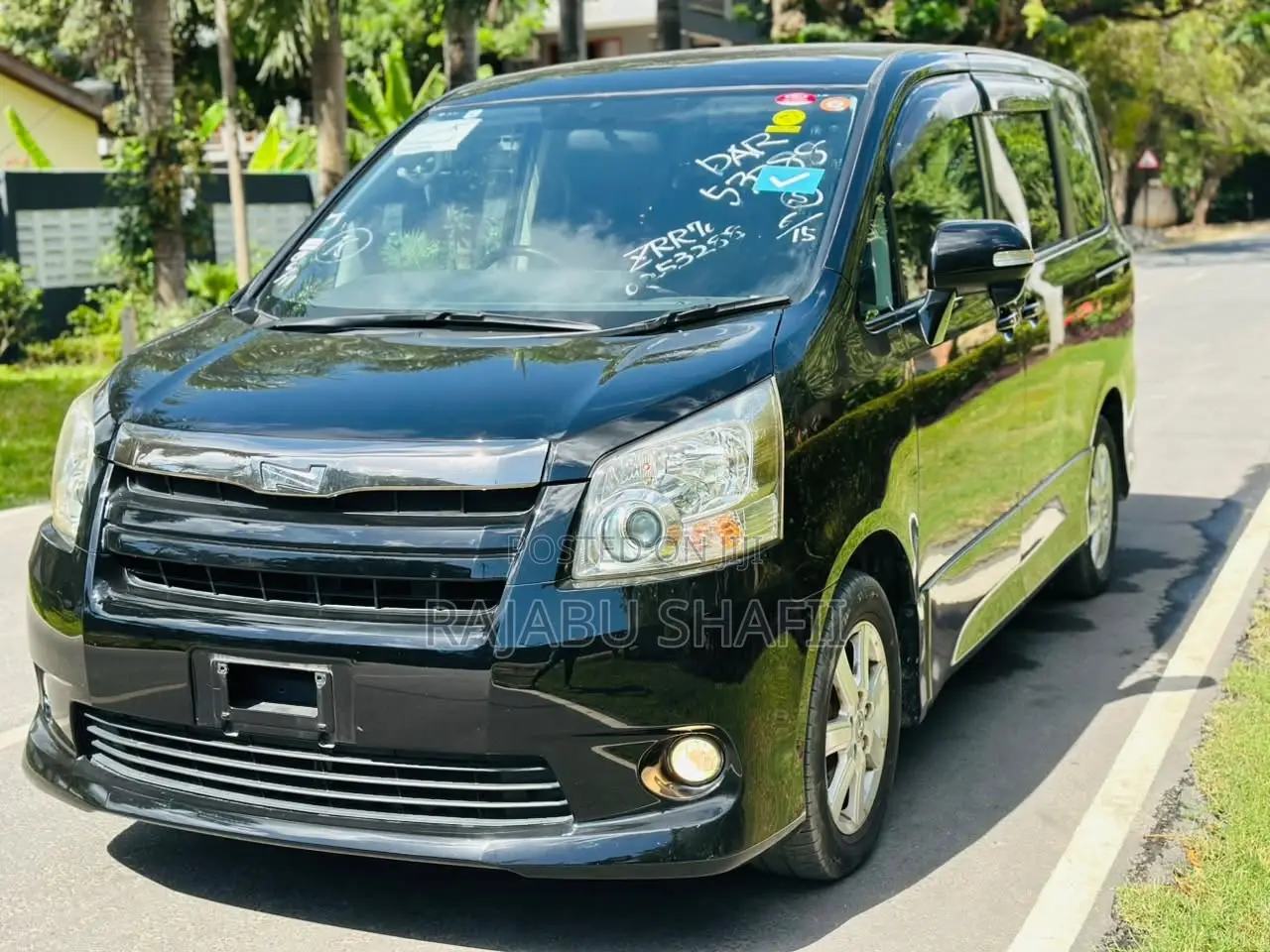 Toyota Noah 2.0 143hp FWD (7 Seater) 2009 Black