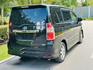 Toyota Noah 2.0 143hp FWD (7 Seater) 2009 Black