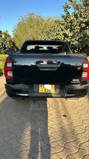 Toyota Hilux 2022 Black