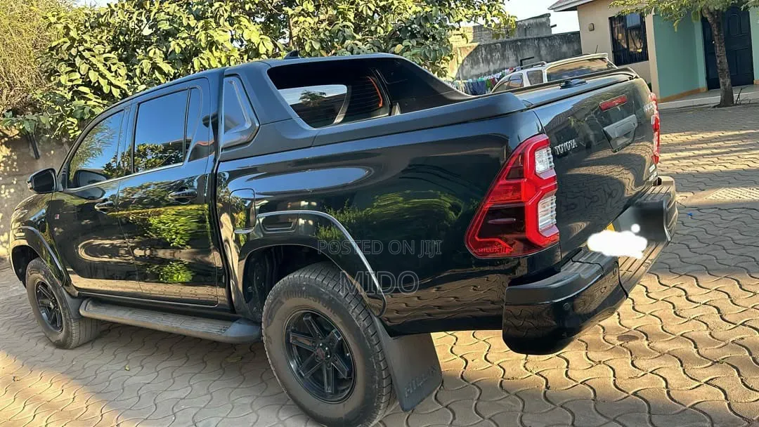 Toyota Hilux 2022 Black