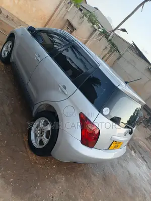Toyota IST 2003 Silver