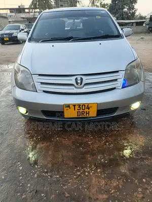 Toyota IST 2003 Silver