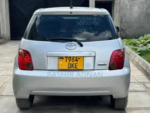Toyota IST 2004 Silver