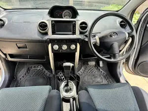 Toyota IST 2004 Silver