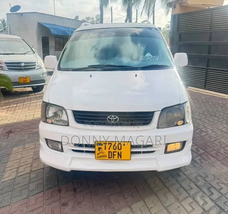 Toyota Noah 2001 White