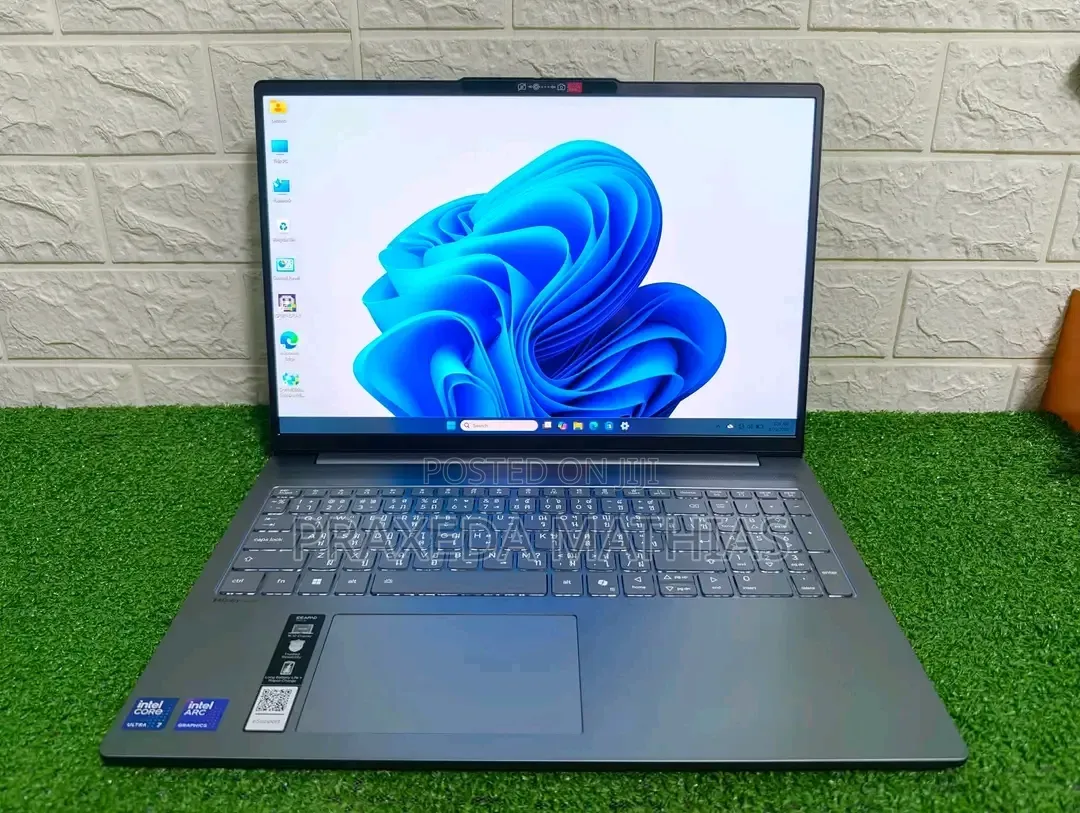 Lenovo IdeaPad 5 Slim 13th Gen i7 16GB Intel Core Ultra 5 SSD 512GB