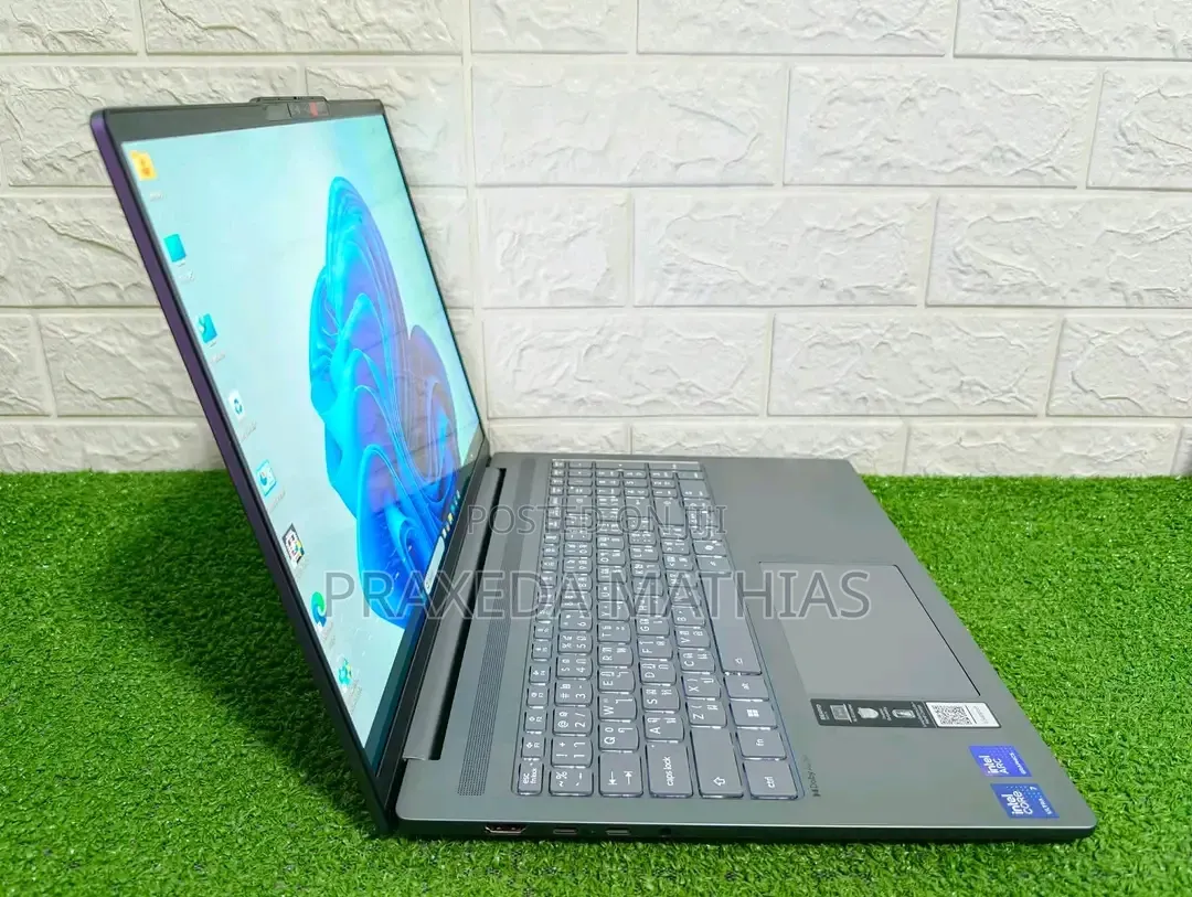 Lenovo IdeaPad 5 Slim 13th Gen i7 16GB Intel Core Ultra 5 SSD 512GB