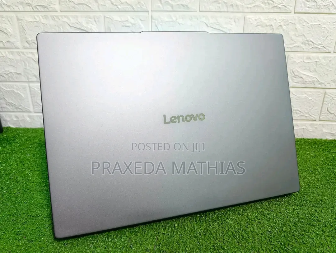 Lenovo IdeaPad 5 Slim 13th Gen i7 16GB Intel Core Ultra 5 SSD 512GB