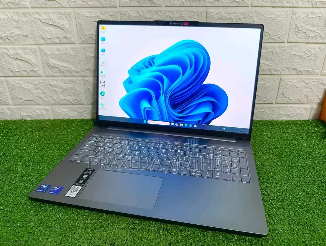 Lenovo IdeaPad 5 Slim 13th Gen i7 16GB Intel Core Ultra 5 SSD 512GB
