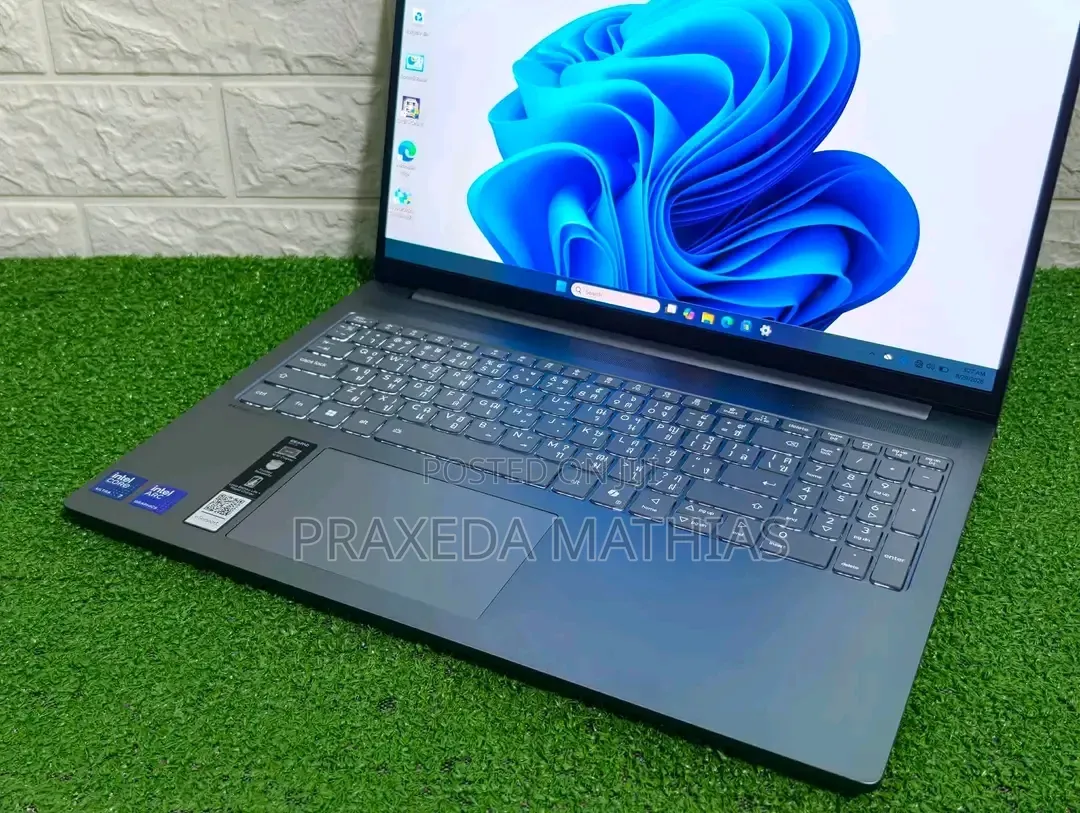 Lenovo IdeaPad 5 Slim 13th Gen i7 16GB Intel Core Ultra 5 SSD 512GB