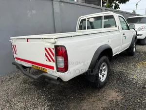 Nissan Hardbody 2008 White