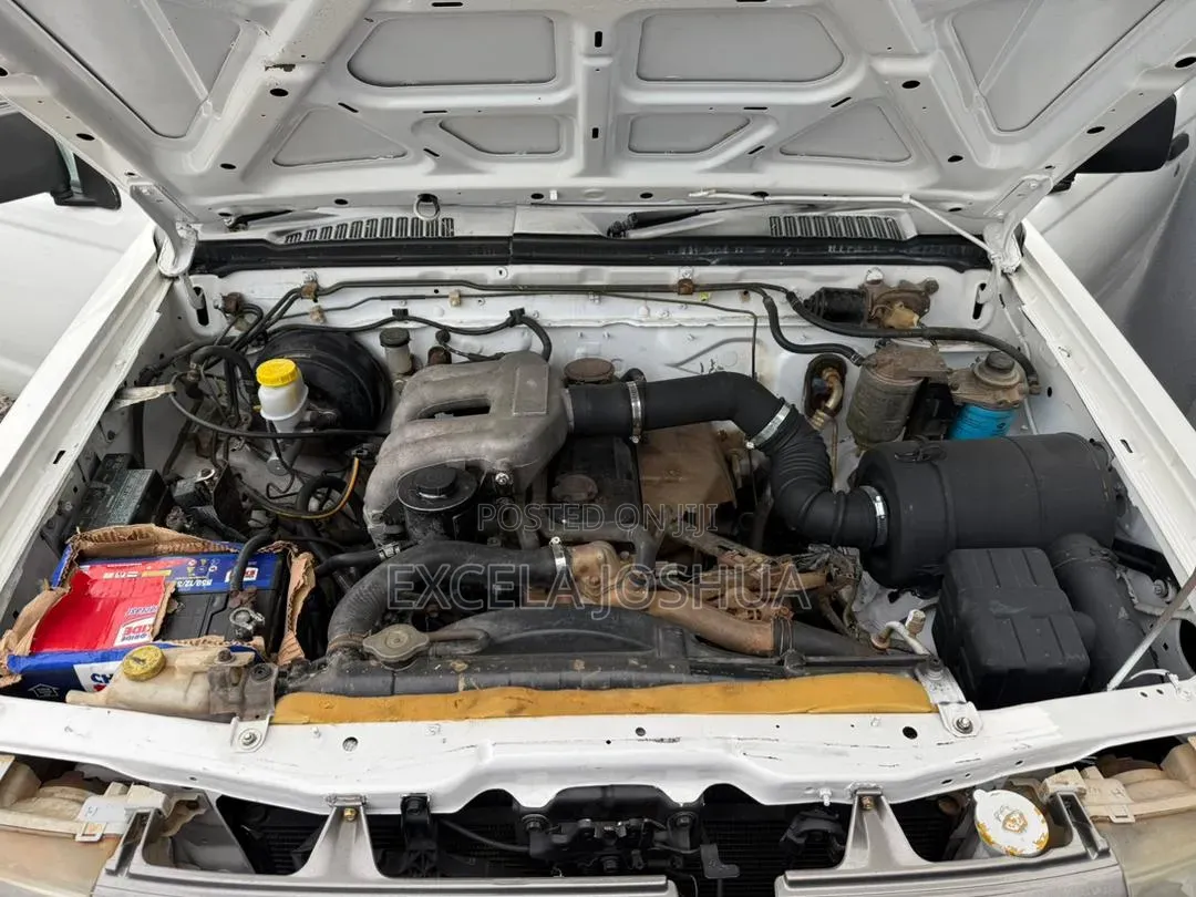 Nissan Hardbody 2008 White