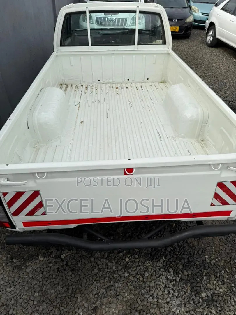 Nissan Hardbody 2008 White