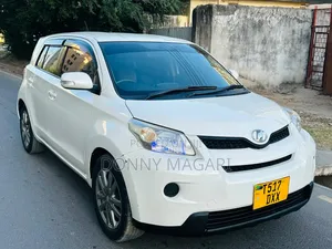 Toyota IST 2008 White