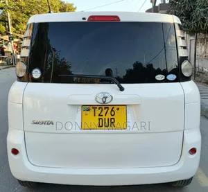 Toyota Sienta 2006 White