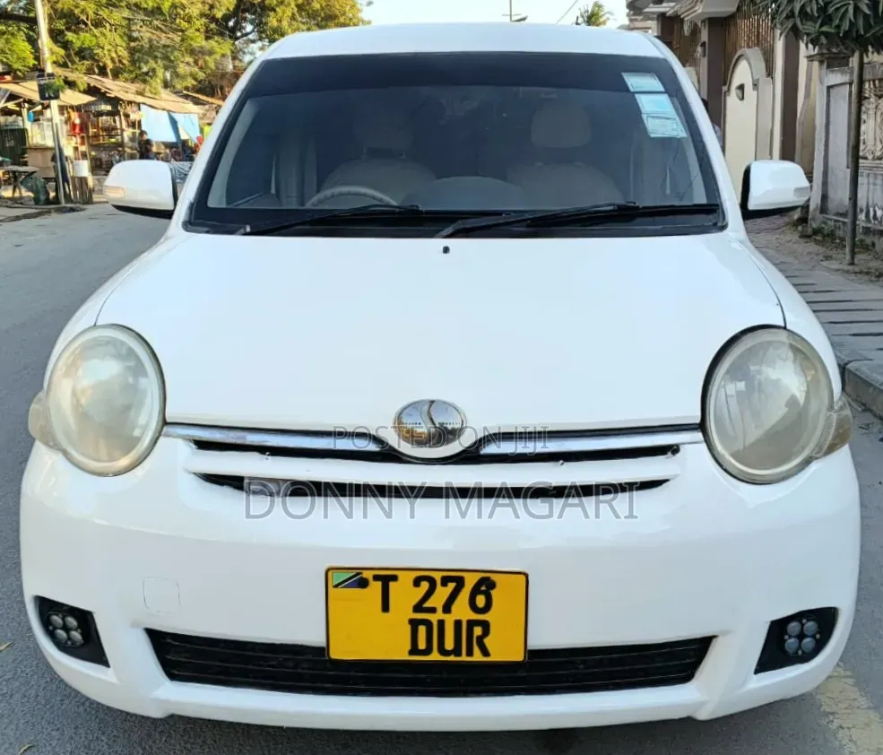 Toyota Sienta 2006 White