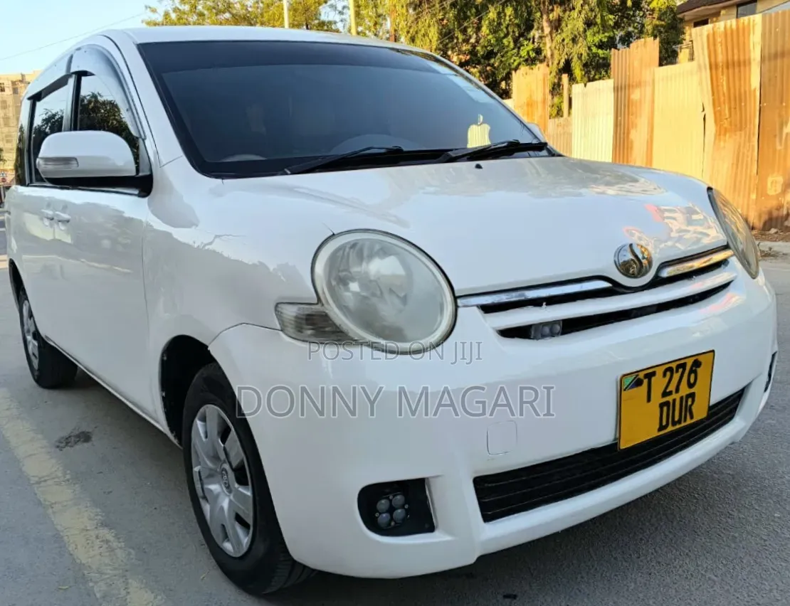 Toyota Sienta 2006 White