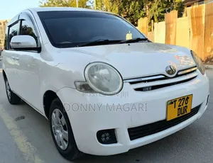 Toyota Sienta 2006 White