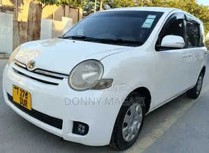 Toyota Sienta 2006 White