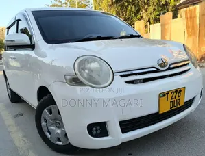 Toyota Sienta 2006 White
