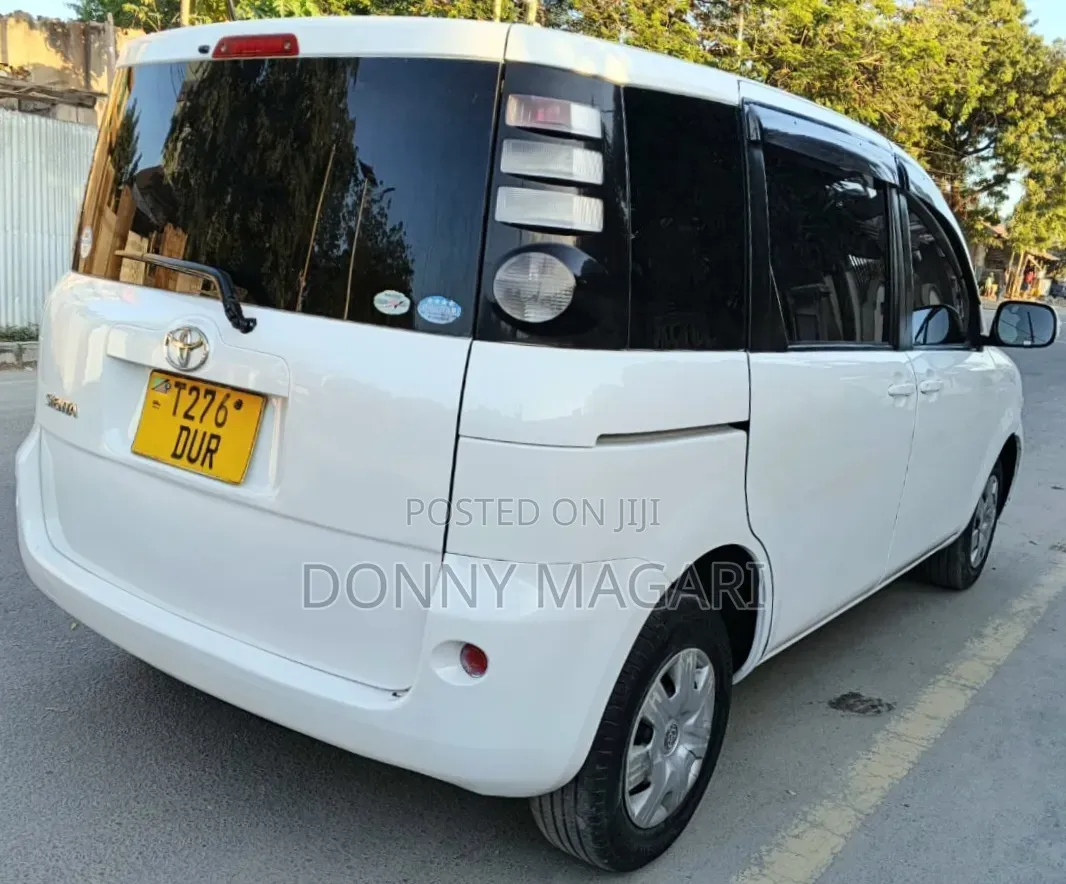 Toyota Sienta 2006 White