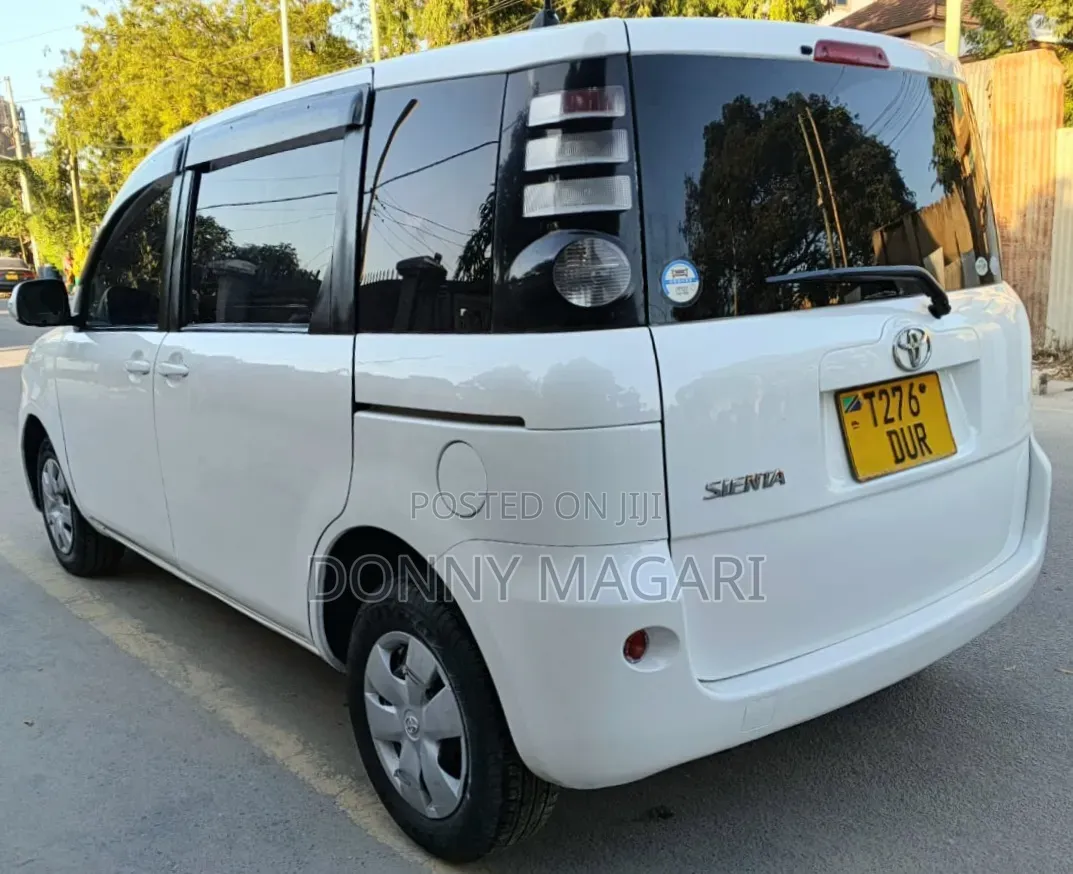Toyota Sienta 2006 White