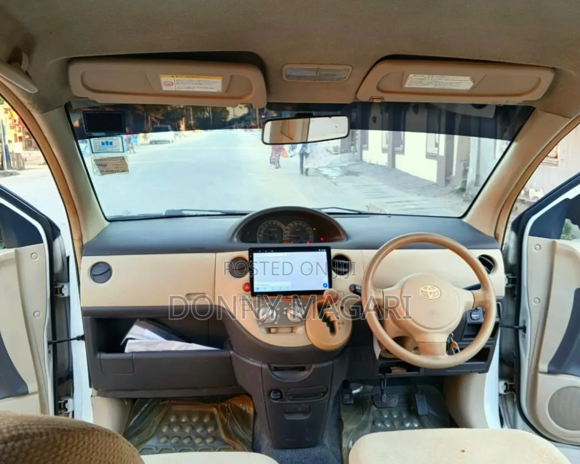 Toyota Sienta 2006 White