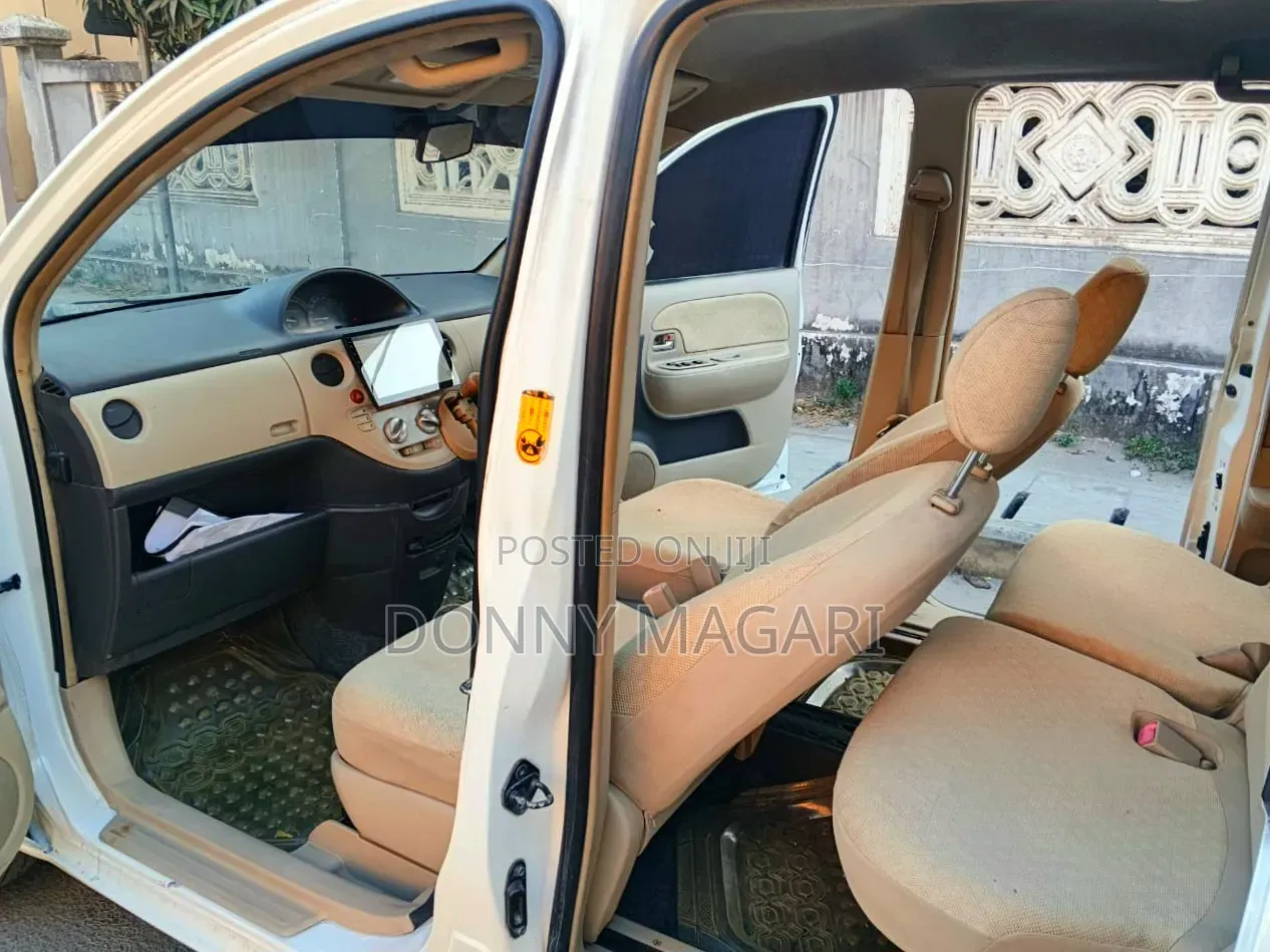 Toyota Sienta 2006 White