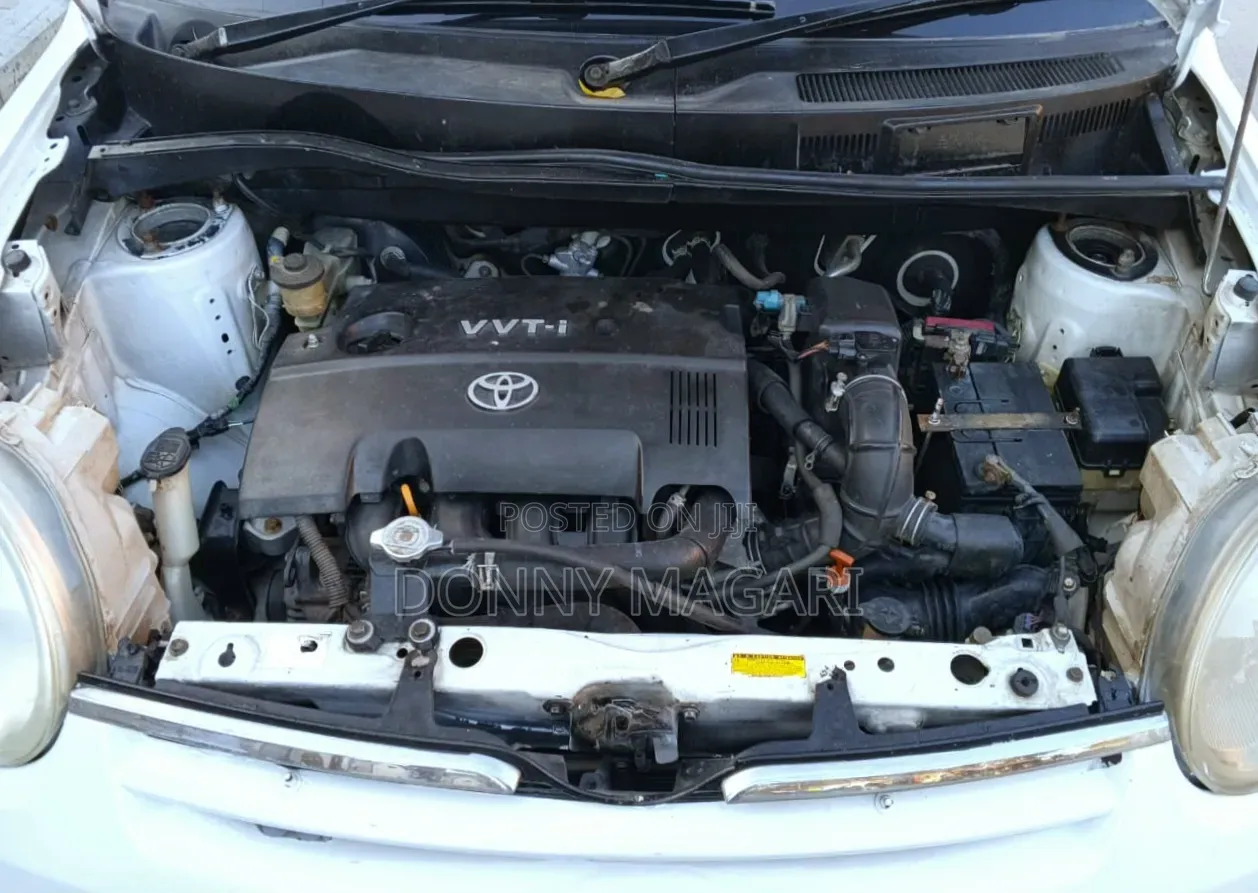 Toyota Sienta 2006 White