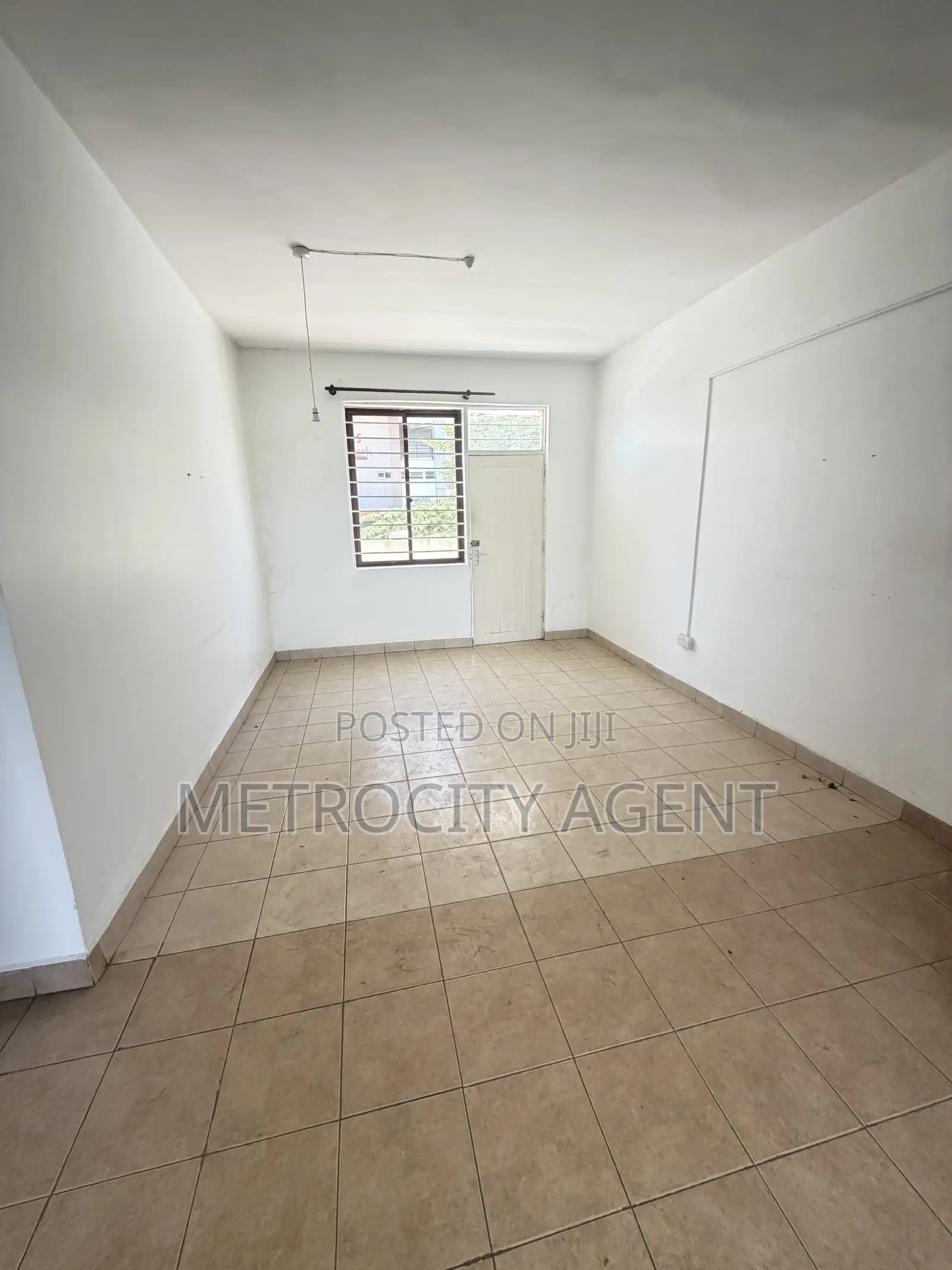 3bdrm Apartment in Metro Estate, Oyster Bay for rent