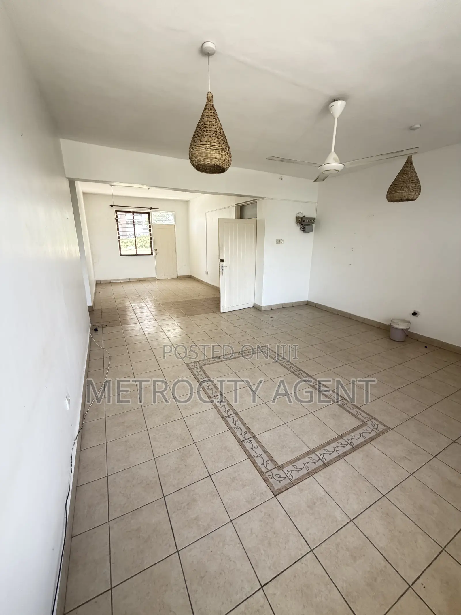 3bdrm Apartment in Metro Estate, Oyster Bay for rent