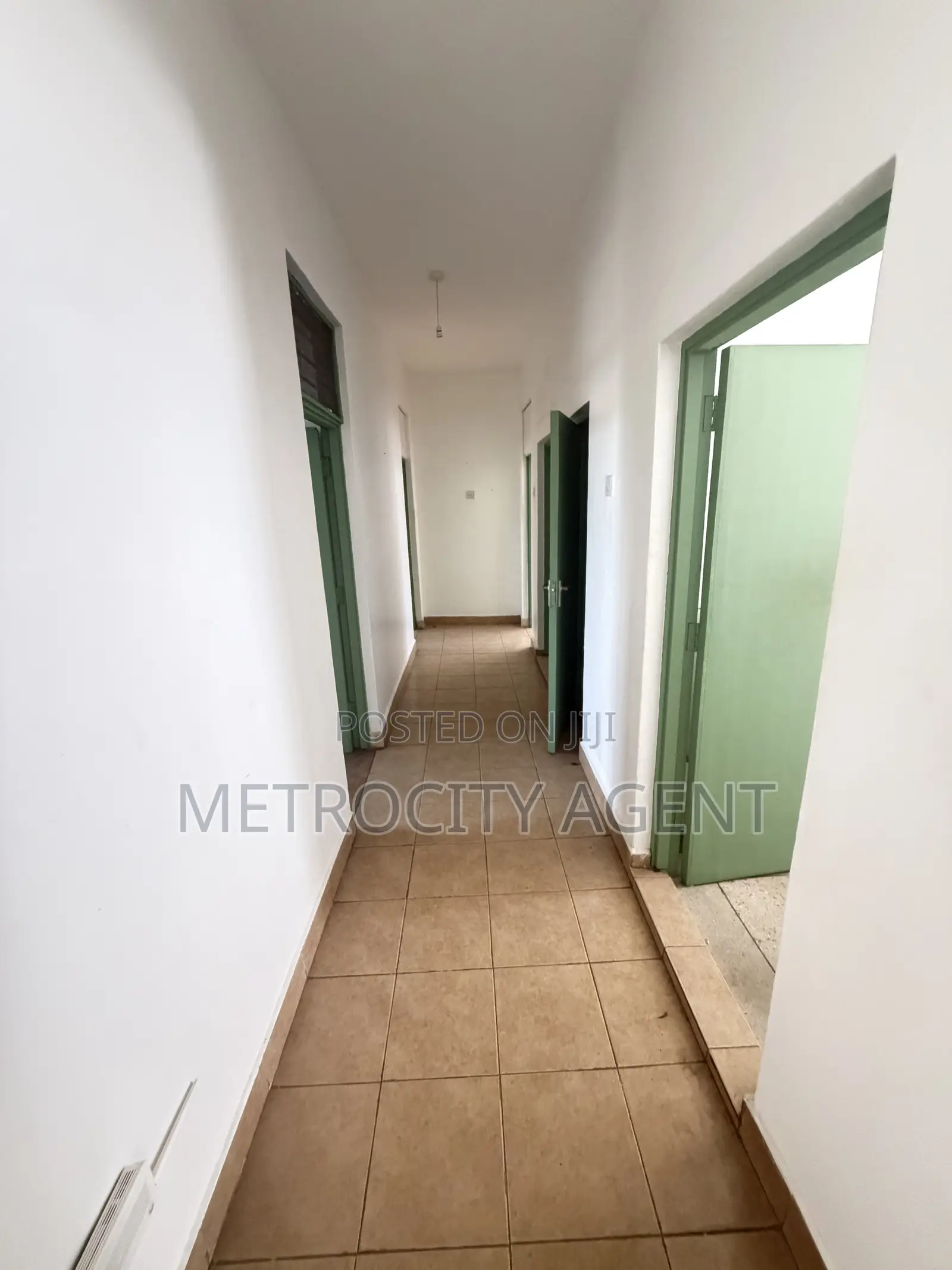 3bdrm Apartment in Metro Estate, Oyster Bay for rent