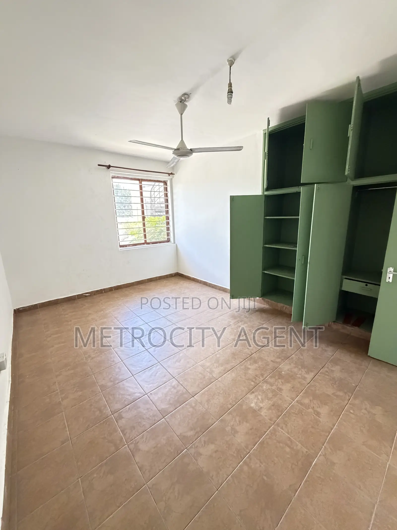 3bdrm Apartment in Metro Estate, Oyster Bay for rent