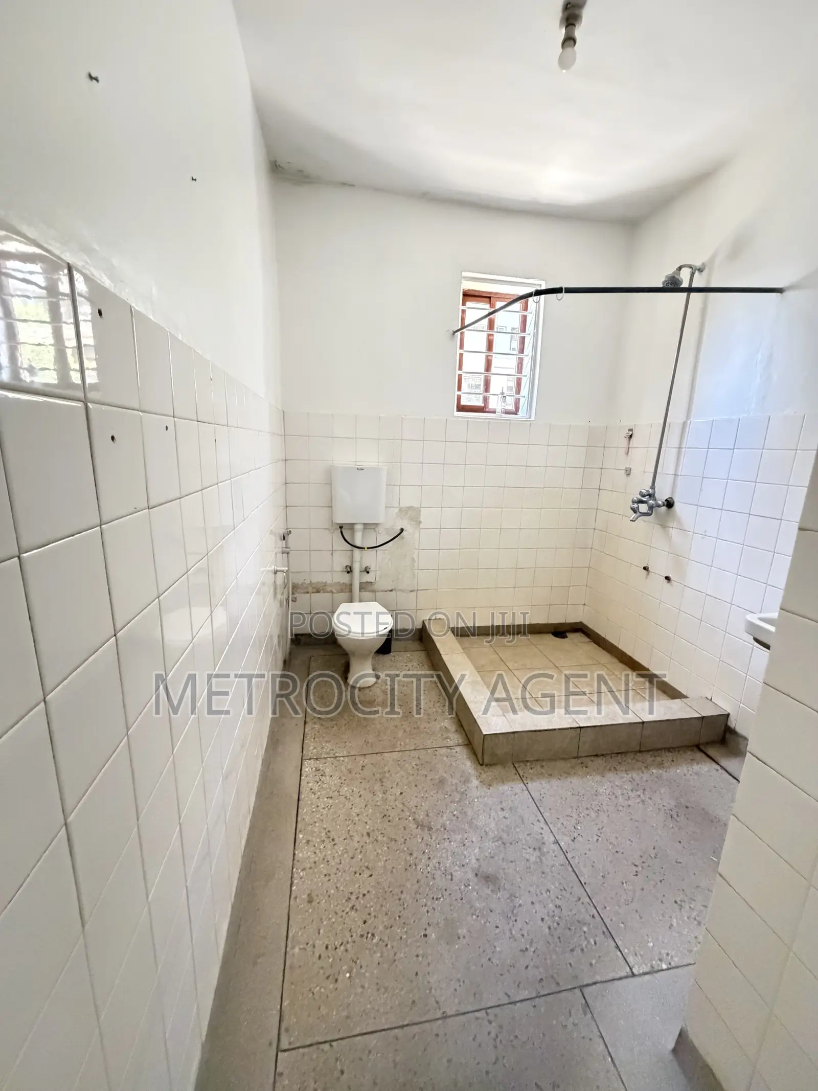 3bdrm Apartment in Metro Estate, Oyster Bay for rent