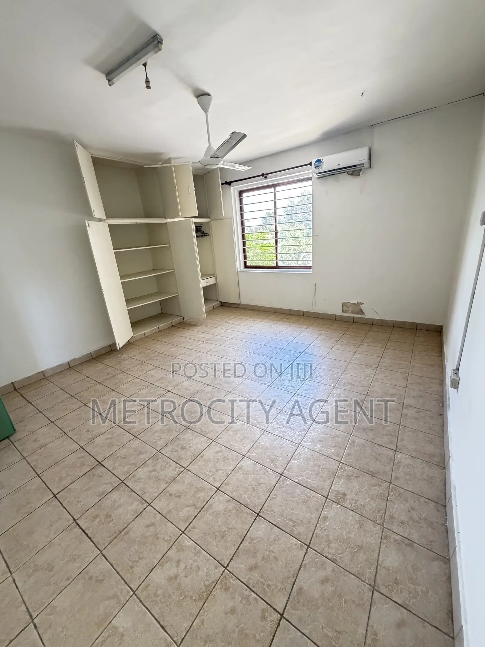 3bdrm Apartment in Metro Estate, Oyster Bay for rent