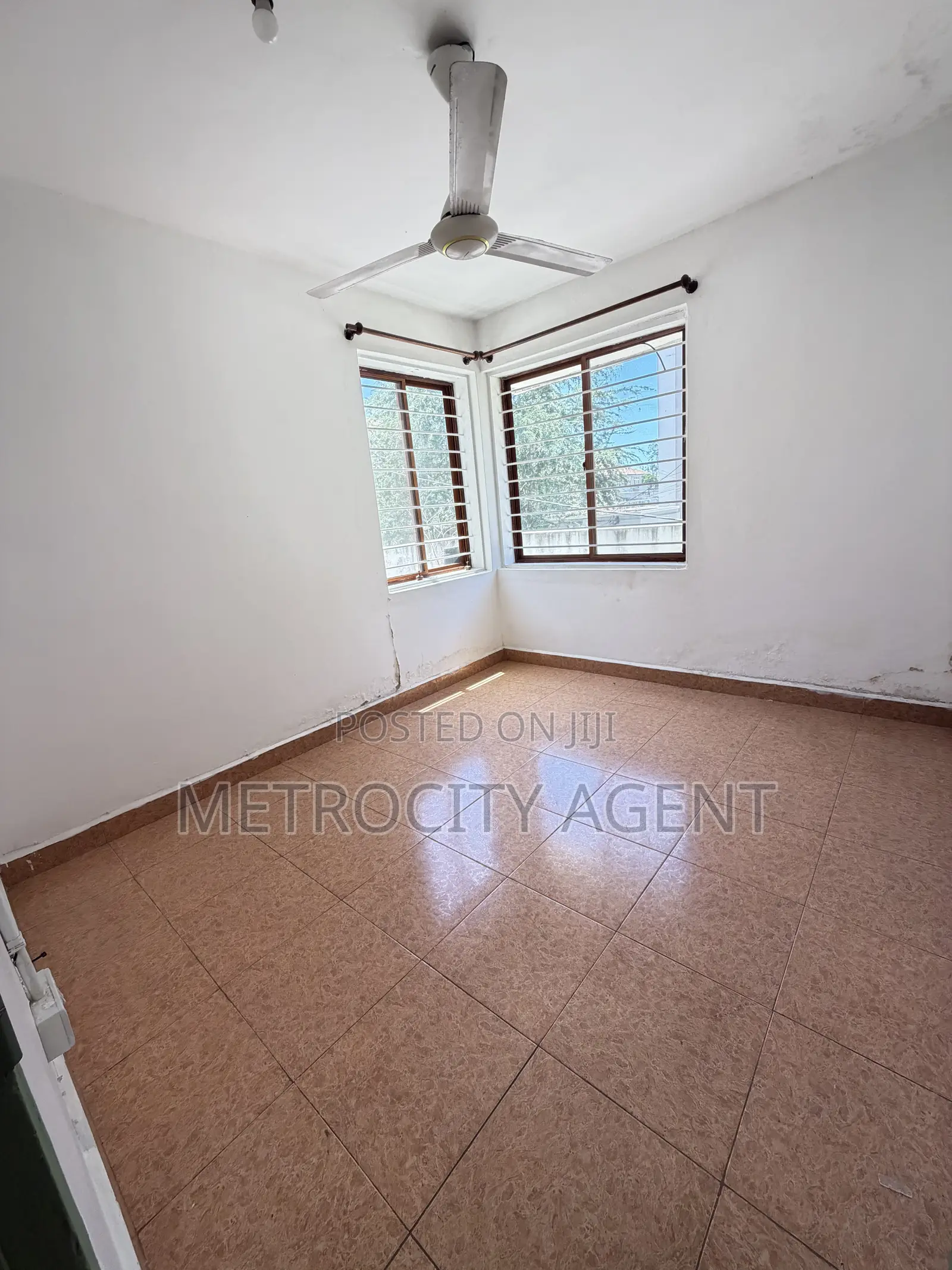3bdrm Apartment in Metro Estate, Oyster Bay for rent