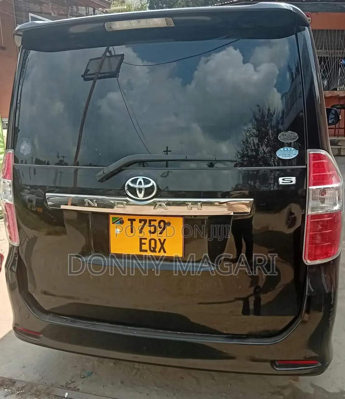 Toyota Noah 2.0 143hp AWD (8 Seater) 2008 Black