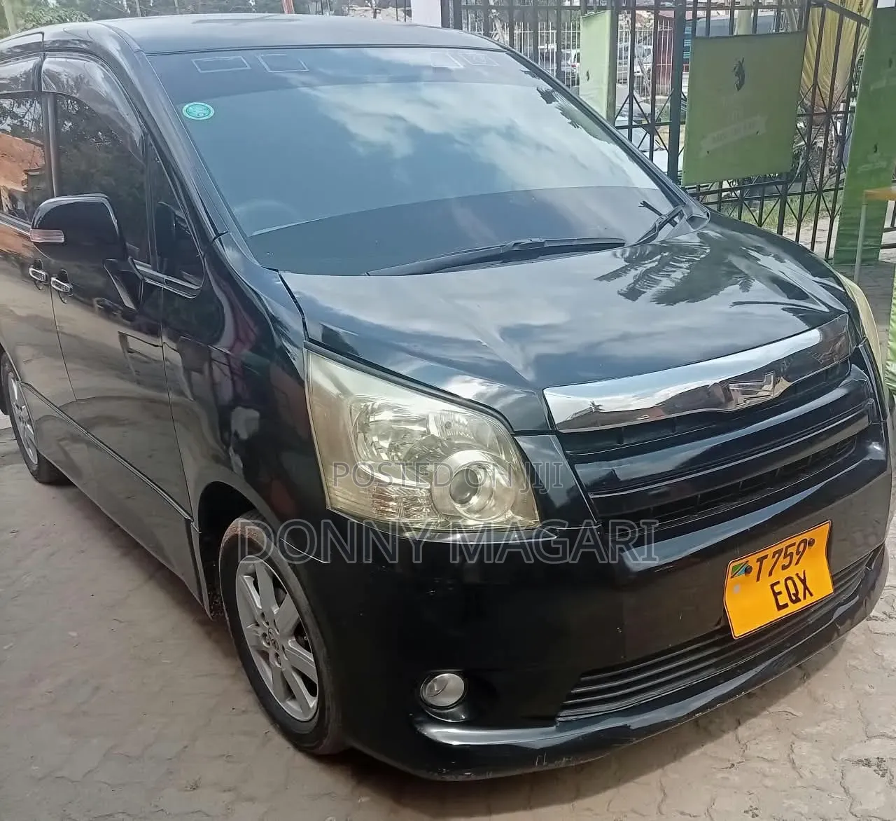 Toyota Noah 2.0 143hp AWD (8 Seater) 2008 Black