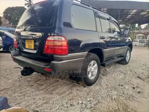 Toyota Land Cruiser HDJ 100 2001 Blue