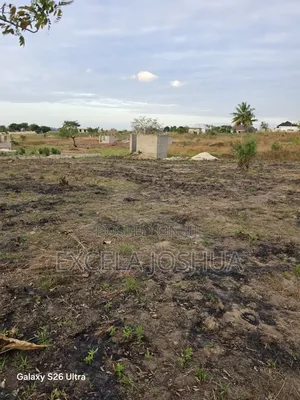 Kiwanja Kinauzwa Madale Mbopo