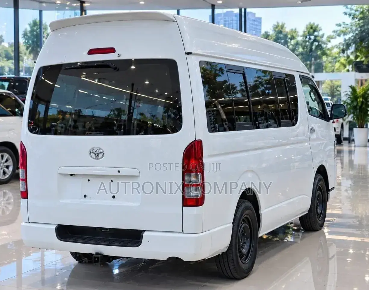Toyota HiAce 2005 White