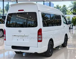 Toyota HiAce 2005 White