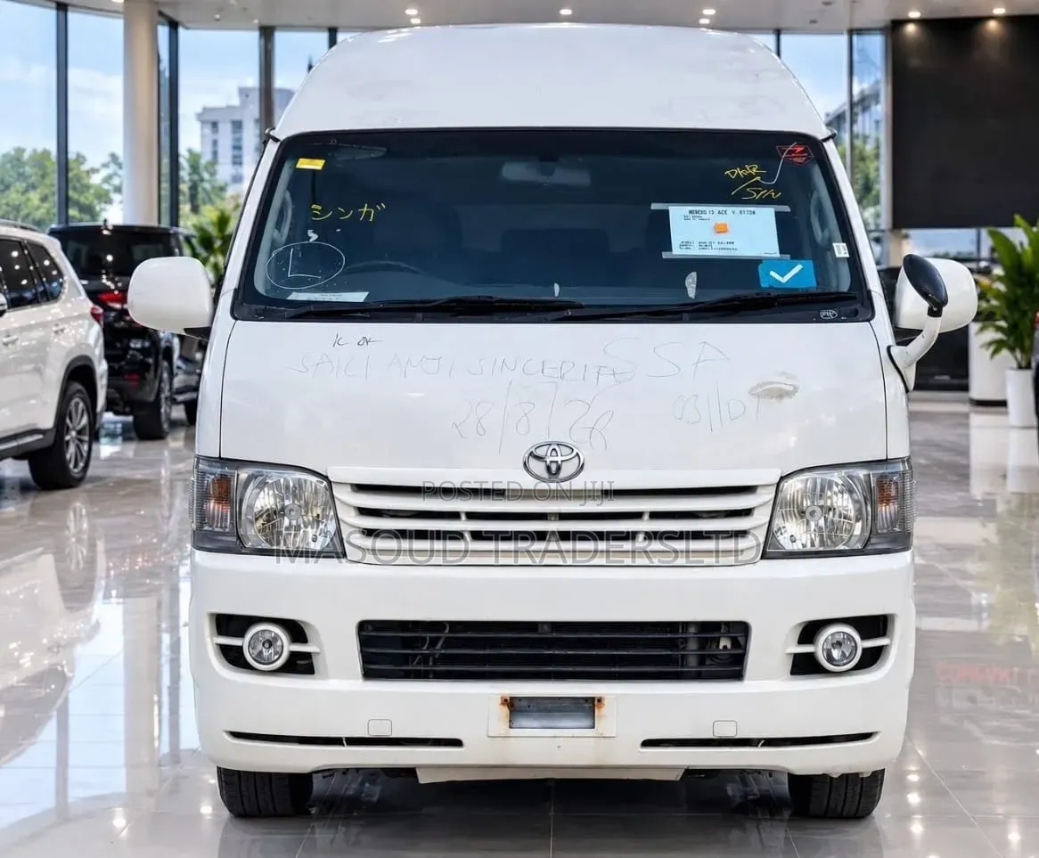 Toyota HiAce 2005 White