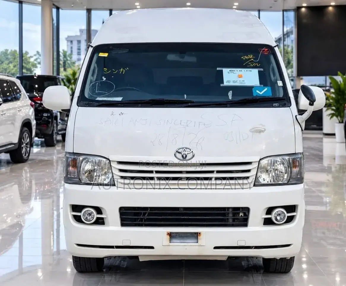 Toyota HiAce 2005 White