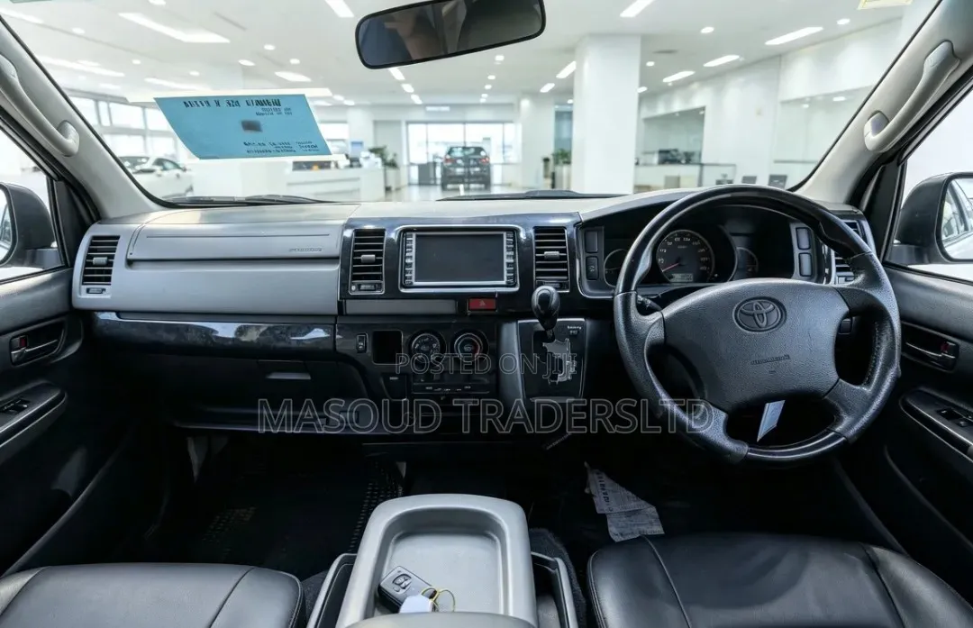Toyota HiAce 2005 White