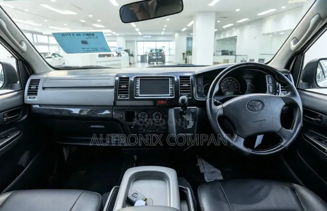 Toyota HiAce 2005 White